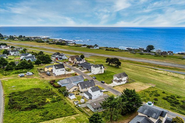 104 Sea View Road, Shelter Cove, CA 95589