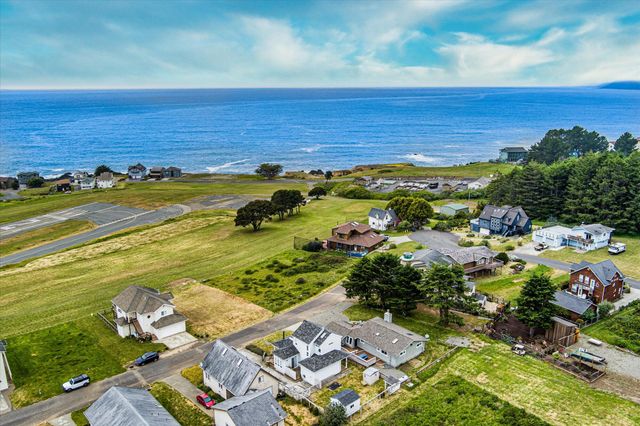104 Sea View Road, Shelter Cove, CA 95589