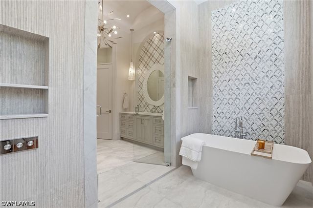 744 Willowhead DR, Naples, FL 34103