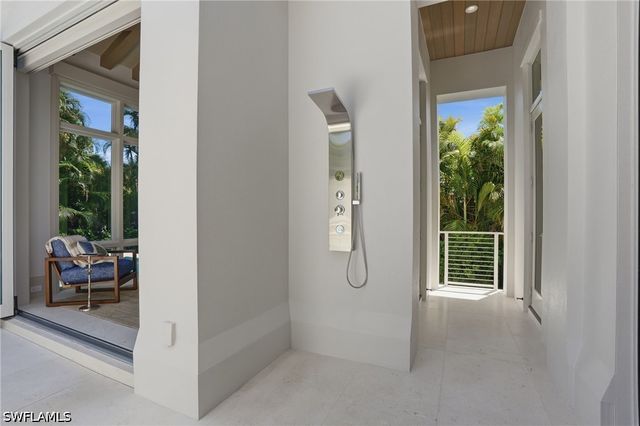 744 Willowhead DR, Naples, FL 34103