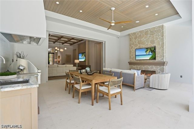 744 Willowhead DR, Naples, FL 34103