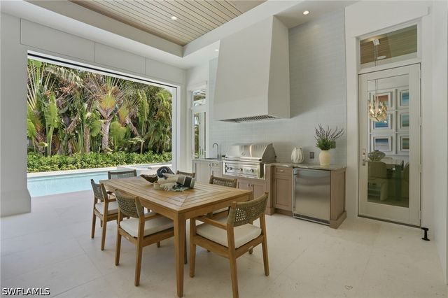 744 Willowhead DR, Naples, FL 34103