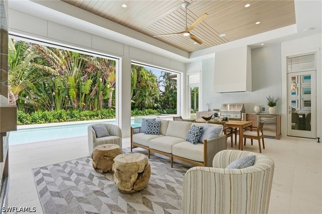 744 Willowhead DR, Naples, FL 34103