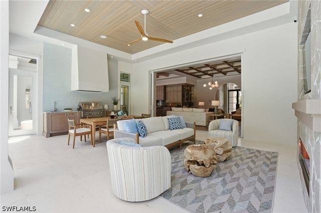 744 Willowhead DR, Naples, FL 34103