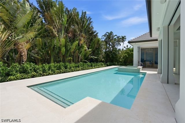 744 Willowhead DR, Naples, FL 34103