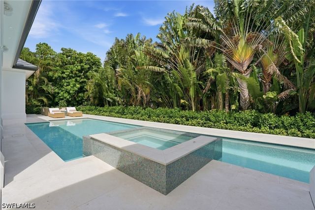 744 Willowhead DR, Naples, FL 34103