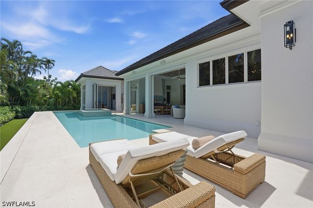 744 Willowhead DR, Naples, FL 34103