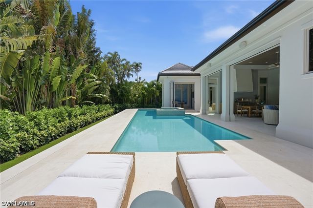 744 Willowhead DR, Naples, FL 34103