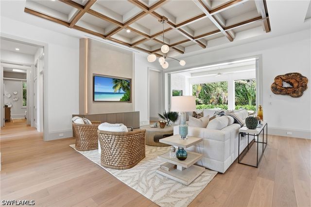 744 Willowhead DR, Naples, FL 34103