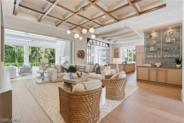 744 Willowhead DR, Naples, FL 34103