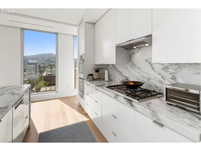 937 Nw GLISAN St 1630, Portland, OR 97209