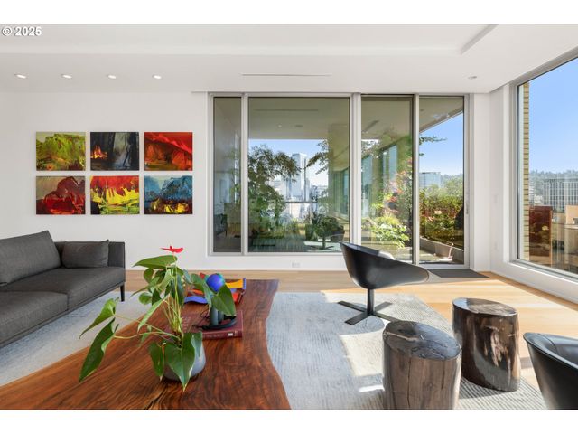 937 Nw GLISAN St 1630, Portland, OR 97209