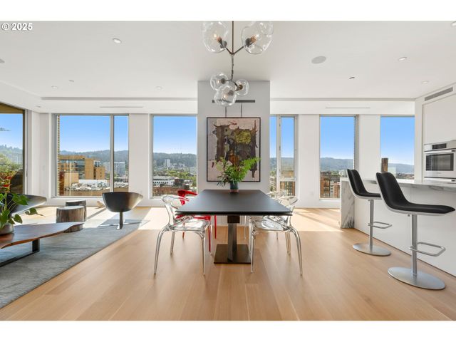 937 Nw GLISAN St 1630, Portland, OR 97209