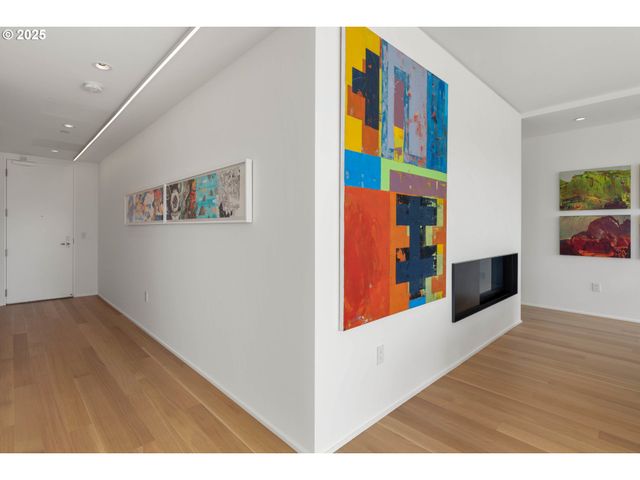 937 Nw GLISAN St 1630, Portland, OR 97209