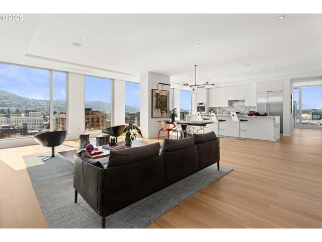 937 Nw GLISAN St 1630, Portland, OR 97209