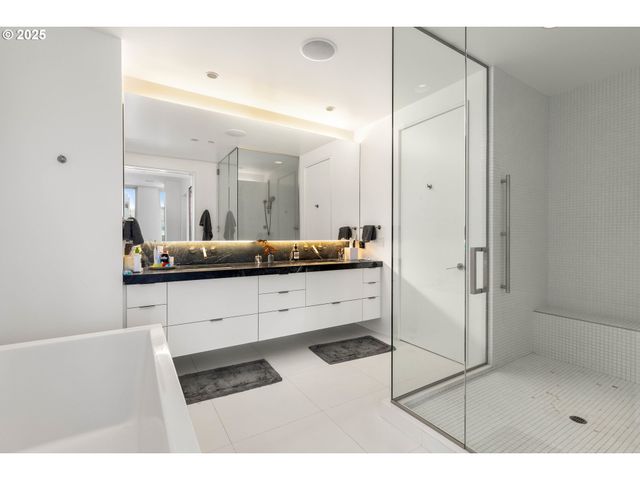 937 Nw GLISAN St 1630, Portland, OR 97209