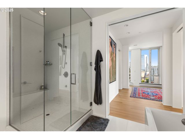 937 Nw GLISAN St 1630, Portland, OR 97209