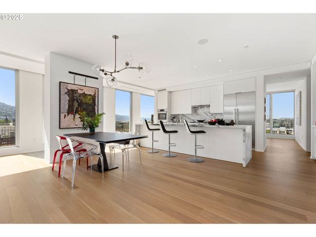 937 Nw GLISAN St 1630, Portland, OR 97209