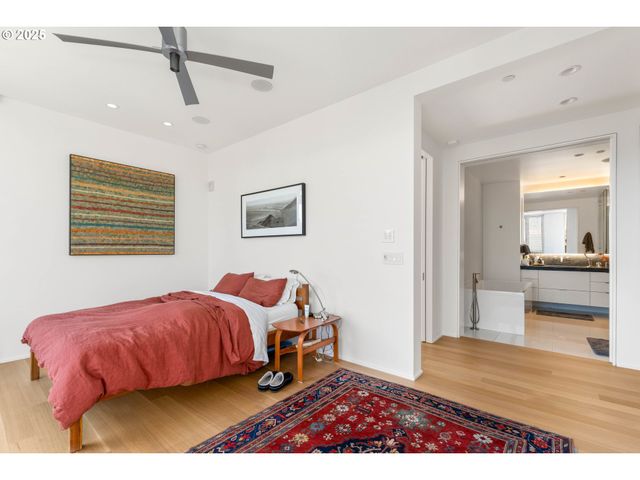 937 Nw GLISAN St 1630, Portland, OR 97209