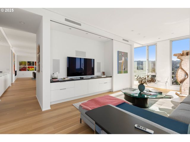 937 Nw GLISAN St 1630, Portland, OR 97209