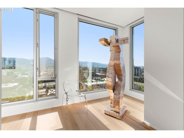 937 Nw GLISAN St 1630, Portland, OR 97209