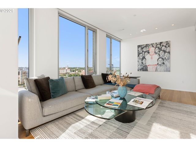 937 Nw GLISAN St 1630, Portland, OR 97209