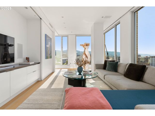 937 Nw GLISAN St 1630, Portland, OR 97209