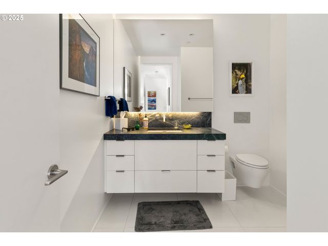 937 Nw GLISAN St 1630, Portland, OR 97209