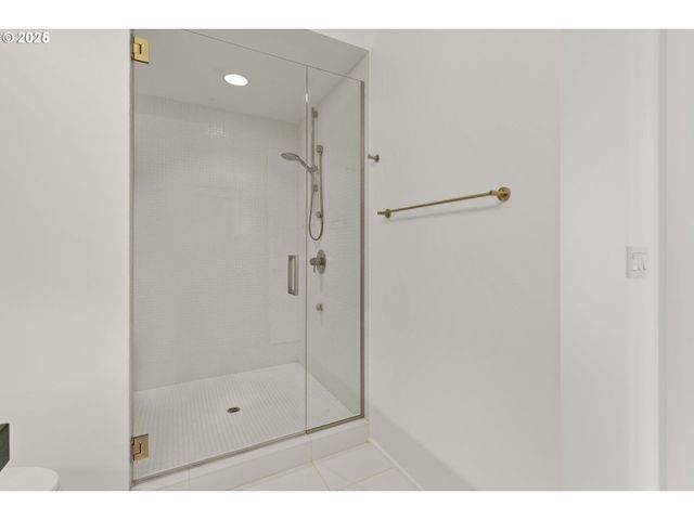 937 Nw GLISAN St 1630, Portland, OR 97209