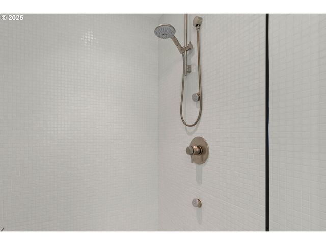 937 Nw GLISAN St 1630, Portland, OR 97209