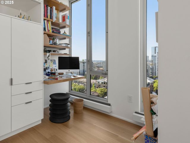 937 Nw GLISAN St 1630, Portland, OR 97209