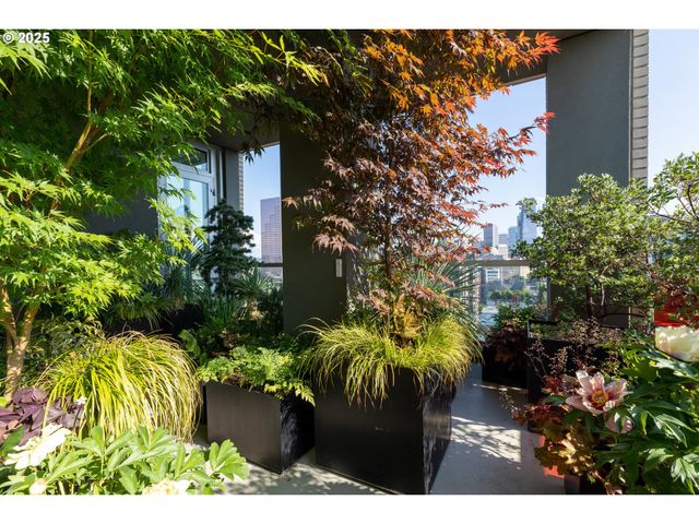 937 Nw GLISAN St 1630, Portland, OR 97209