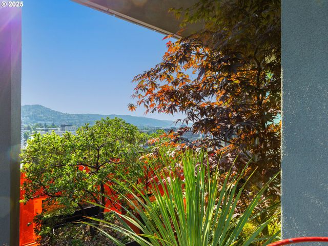 937 Nw GLISAN St 1630, Portland, OR 97209