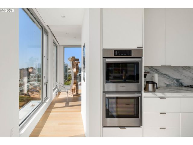 937 Nw GLISAN St 1630, Portland, OR 97209