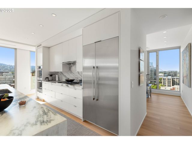 937 Nw GLISAN St 1630, Portland, OR 97209