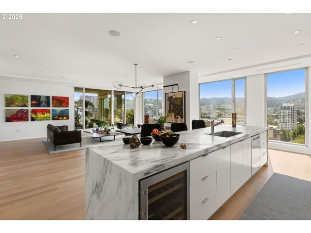 937 Nw GLISAN St 1630, Portland, OR 97209