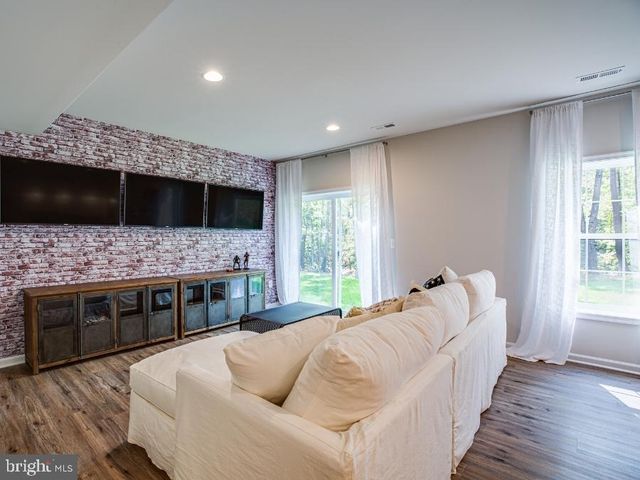 2216 MATTHEW LN, Fredericksburg, VA 22405