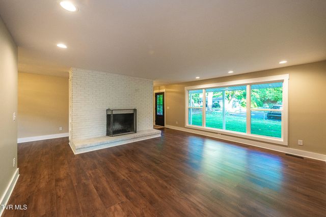 3601 Hazelnut Drive, Kingsport, TN 37664