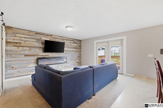 8222 Gold Street, Omaha, NE 68124