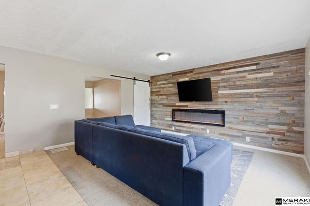 8222 Gold Street, Omaha, NE 68124