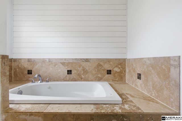 8222 Gold Street, Omaha, NE 68124