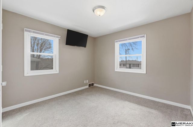 8222 Gold Street, Omaha, NE 68124