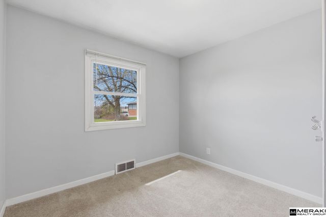 8222 Gold Street, Omaha, NE 68124