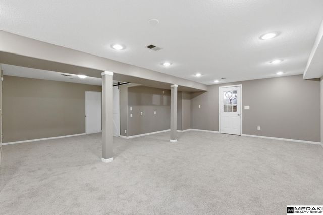 8222 Gold Street, Omaha, NE 68124