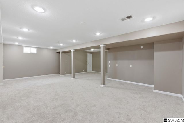 8222 Gold Street, Omaha, NE 68124