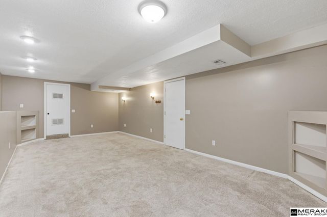 8222 Gold Street, Omaha, NE 68124