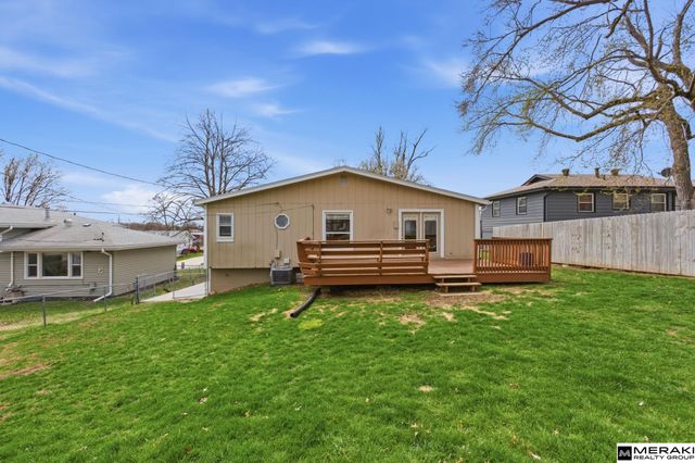 8222 Gold Street, Omaha, NE 68124