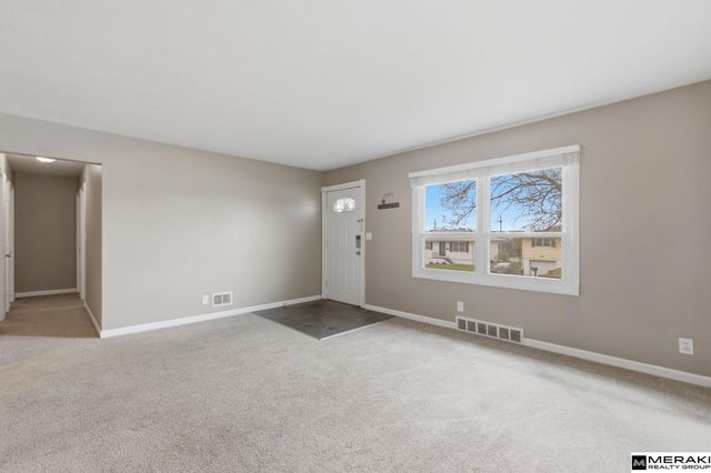 8222 Gold Street, Omaha, NE 68124