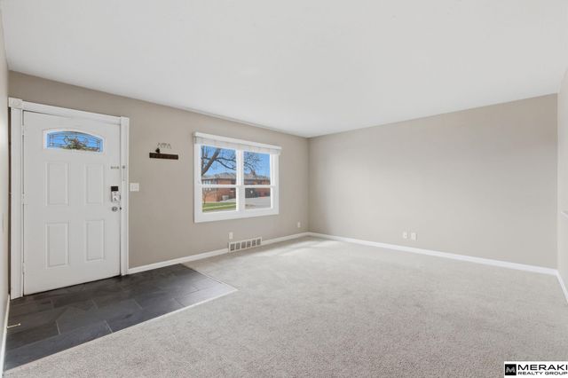 8222 Gold Street, Omaha, NE 68124