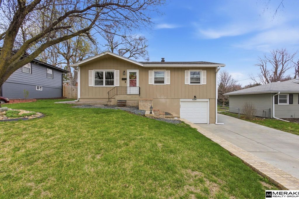 8222 Gold Street, Omaha, NE 68124